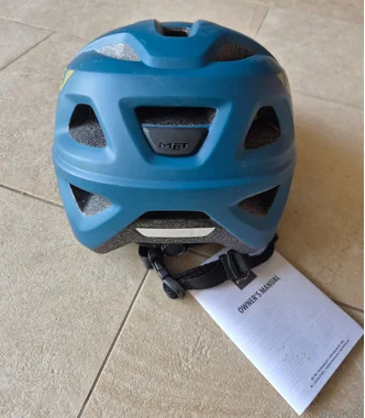Kolesarska čelada MET Echo MIPS (M/L)