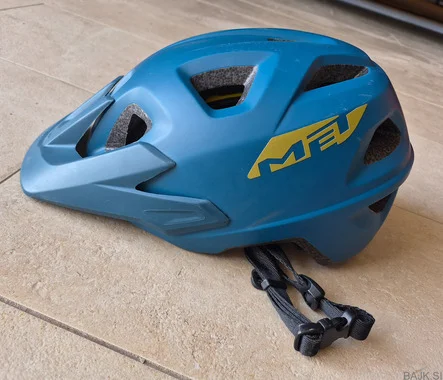 Kolesarska čelada MET Echo MIPS (M/L)