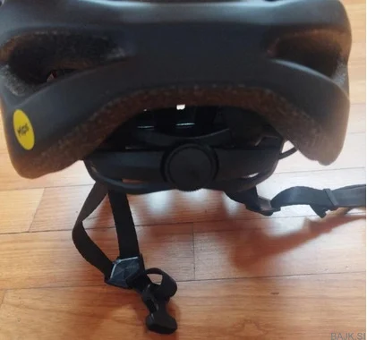 Cestna čelada MET Idolo mips