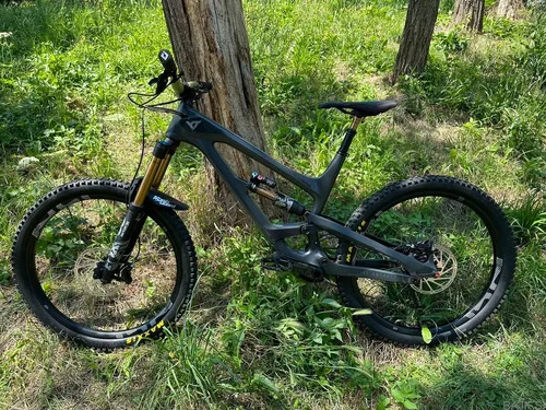 YT Capra 27 CF Pro Race