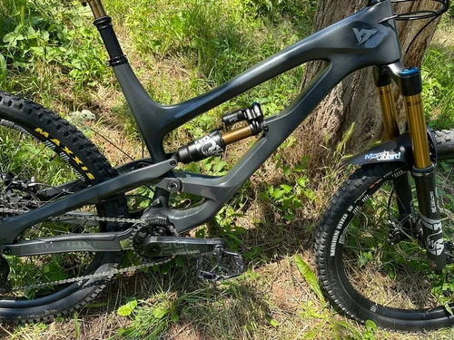 YT Capra 27 CF Pro Race