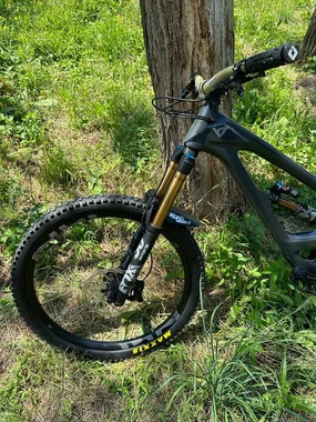 YT Capra 27 CF Pro Race