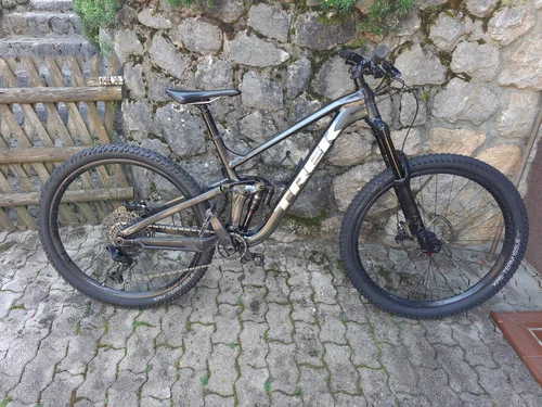 Prodam Trek Slash 8, velikost L, letnik 2021