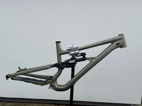 Specialized Status 2 okvir S4