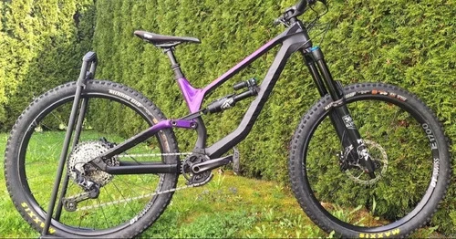 Enduro kolo Canyon Torque CF 8.0