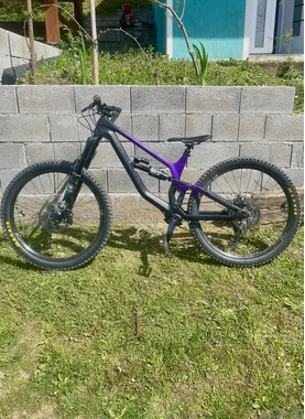 Enduro kolo Canyon Torque CF 8.0