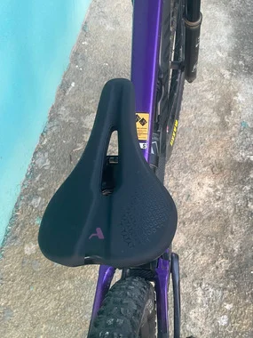 Enduro kolo Canyon Torque CF 8.0