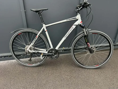 GENESIS aluminijasto treking kolo 28 col, L, praktično novo, nevoženo, hidravlične disk zavore