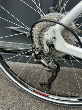 GENESIS aluminijasto treking kolo 28 col, L, praktično novo, nevoženo, hidravlične disk zavore