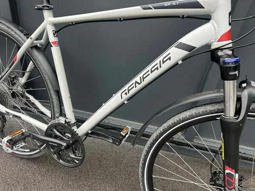 GENESIS aluminijasto treking kolo 28 col, L, praktično novo, nevoženo, hidravlične disk zavore