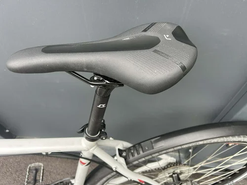 GENESIS aluminijasto treking kolo 28 col, L, praktično novo, nevoženo, hidravlične disk zavore