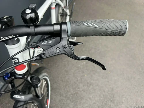 GENESIS aluminijasto treking kolo 28 col, L, praktično novo, nevoženo, hidravlične disk zavore