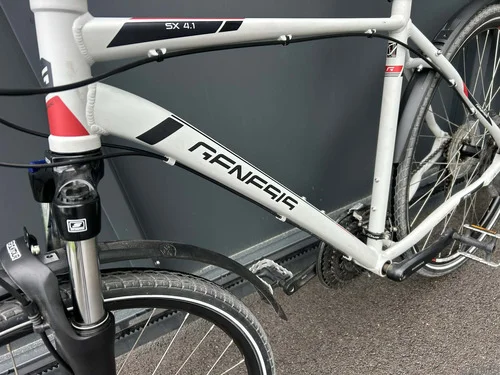 GENESIS aluminijasto treking kolo 28 col, L, praktično novo, nevoženo, hidravlične disk zavore