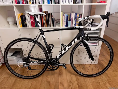 Cestno karbonsko kolo Fuji Altamira 2.0 Ultegra Campagnolo