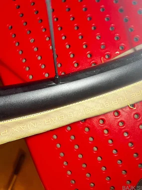 HUNT Gravel Race wheelset – lahek gravel set (poškodovan zadnji obroč)