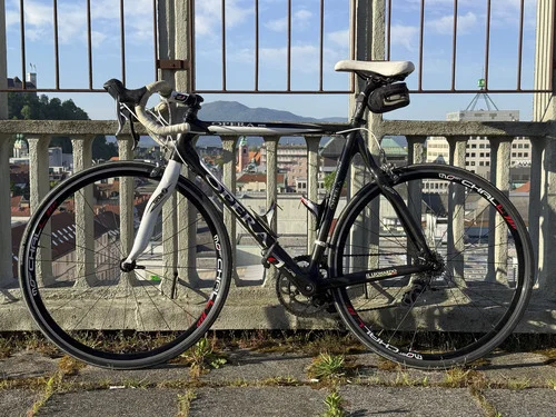 Karbonsko cestno kolo, Opera Leonardo