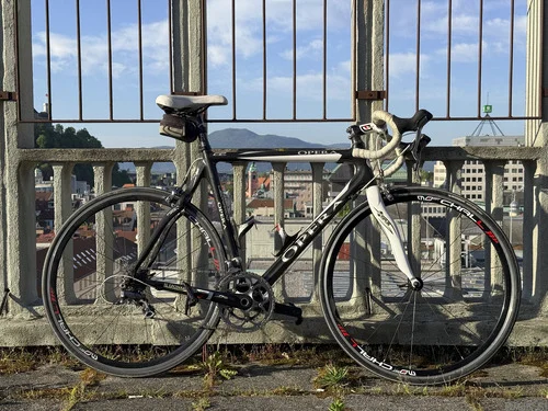 Karbonsko cestno kolo, Opera Leonardo