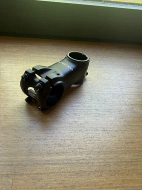 Nosilec krmila Giant contact