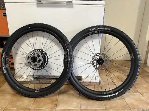 Giant Revolt Advanced 1 2022 Carbon | GX AXS 1x | HUNT carbon wheels | dropper + Quarq