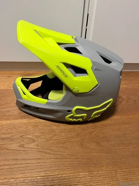 Fox rampage BMX čelada za najstnike
