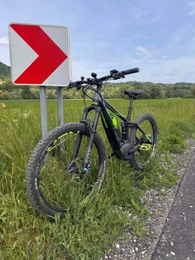 Električno Kolo Cube Stereo Hybrid Race 140