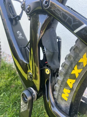 Gorsko kolo Lapierre zesty 8.9 carbon