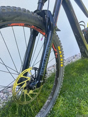 Gorsko kolo Lapierre zesty 8.9 carbon