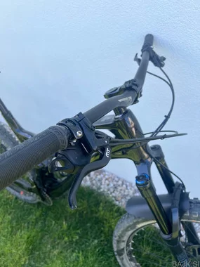 Gorsko kolo Lapierre zesty 8.9 carbon