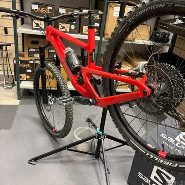 Santa Cruz 5010 V5 (vel. L) + RockShox Pike Vilica