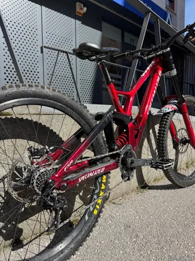 Specialized Demo Race (downhill, enduro)