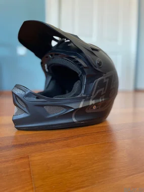 Troy Lee Designs D3 full face čelada