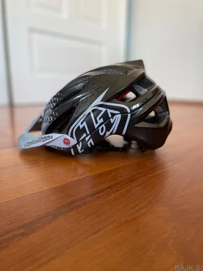 Troy Lee Designs A2 Mips čelada