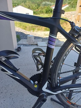 Žensko karbonsko cestno kolo znamke Ridley