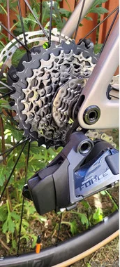 SCOTT ADDICT RC 10 – vrhunsko cestno kolo