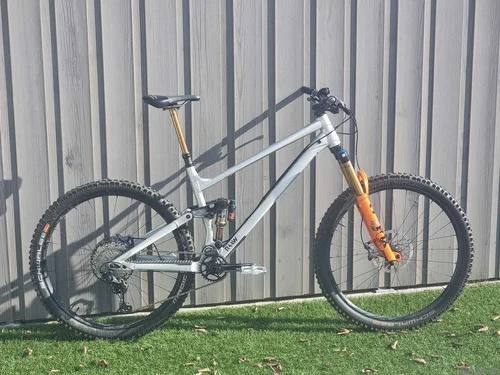 PRODAM: RAWW JIBB – FOX Factory – vrhunski trail/enduro