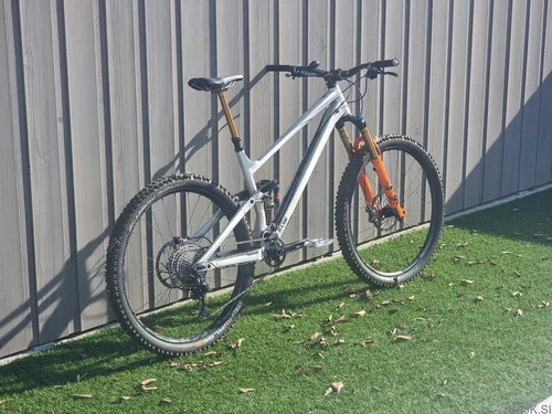 PRODAM: RAWW JIBB – FOX Factory – vrhunski trail/enduro