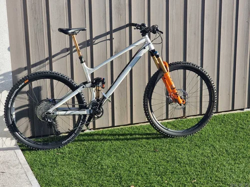 PRODAM: RAWW JIBB – FOX Factory – vrhunski trail/enduro