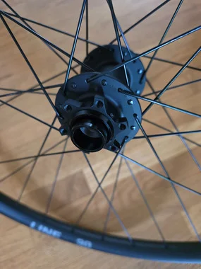 Bontrager DH 30 TLR zadnji obroč