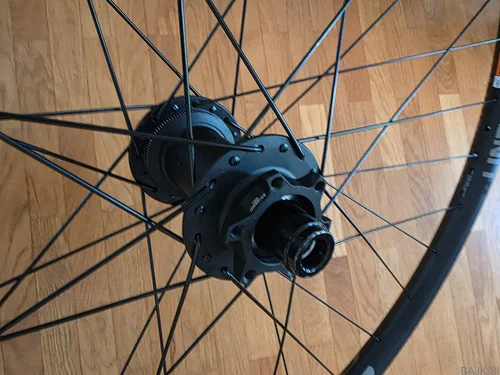 Bontrager DH 30 TLR zadnji obroč