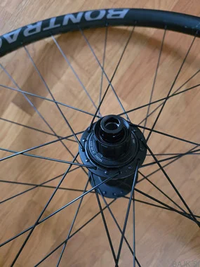 Bontrager Line DH 30 TLR, sprednji obroč