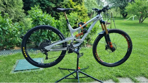 YT Capra 29 LTD L RAW FOX DHX2