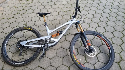 YT Capra 29 LTD L RAW FOX DHX2