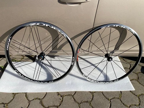 CAMPAGNOLO ZONDA OBROČI ZA KOLO/ SHIMANO rabljeno,150€