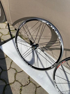CAMPAGNOLO ZONDA OBROČI ZA KOLO/ SHIMANO rabljeno,150€