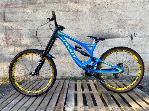 Pivot Phoenix DH Carbon L 27,5”