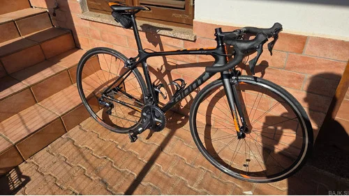 Cestno kolo Giant Advanced velikost S karbon