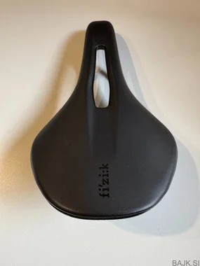 NOV Sedež Fizik Vento Antares R3 (140mm)