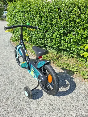 Otroško kolo Btwin 14 s pomožnimi kolesi