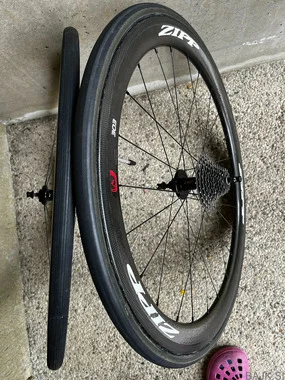 karbonski obroči ZIPP 303 vrhunski KOT NOVI, lahki TOP