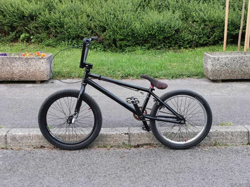 Mutiny Loosefer BMX kolo sestavljeno po delih